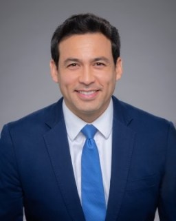 Chris Lee headshot